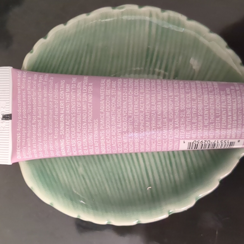 Bump Eraser Body Scrub - Picture 2 of 3